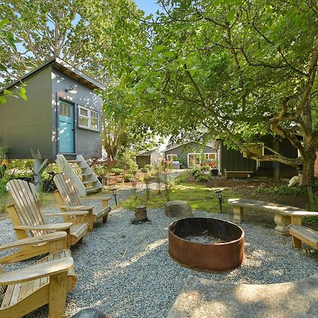 The Bayside Cottage North Saanich Exterior photo