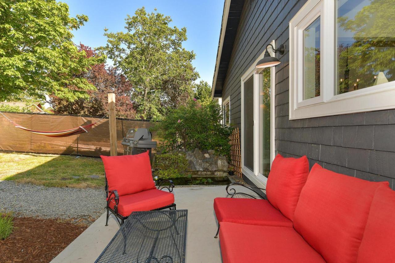 The Bayside Cottage North Saanich Exterior photo