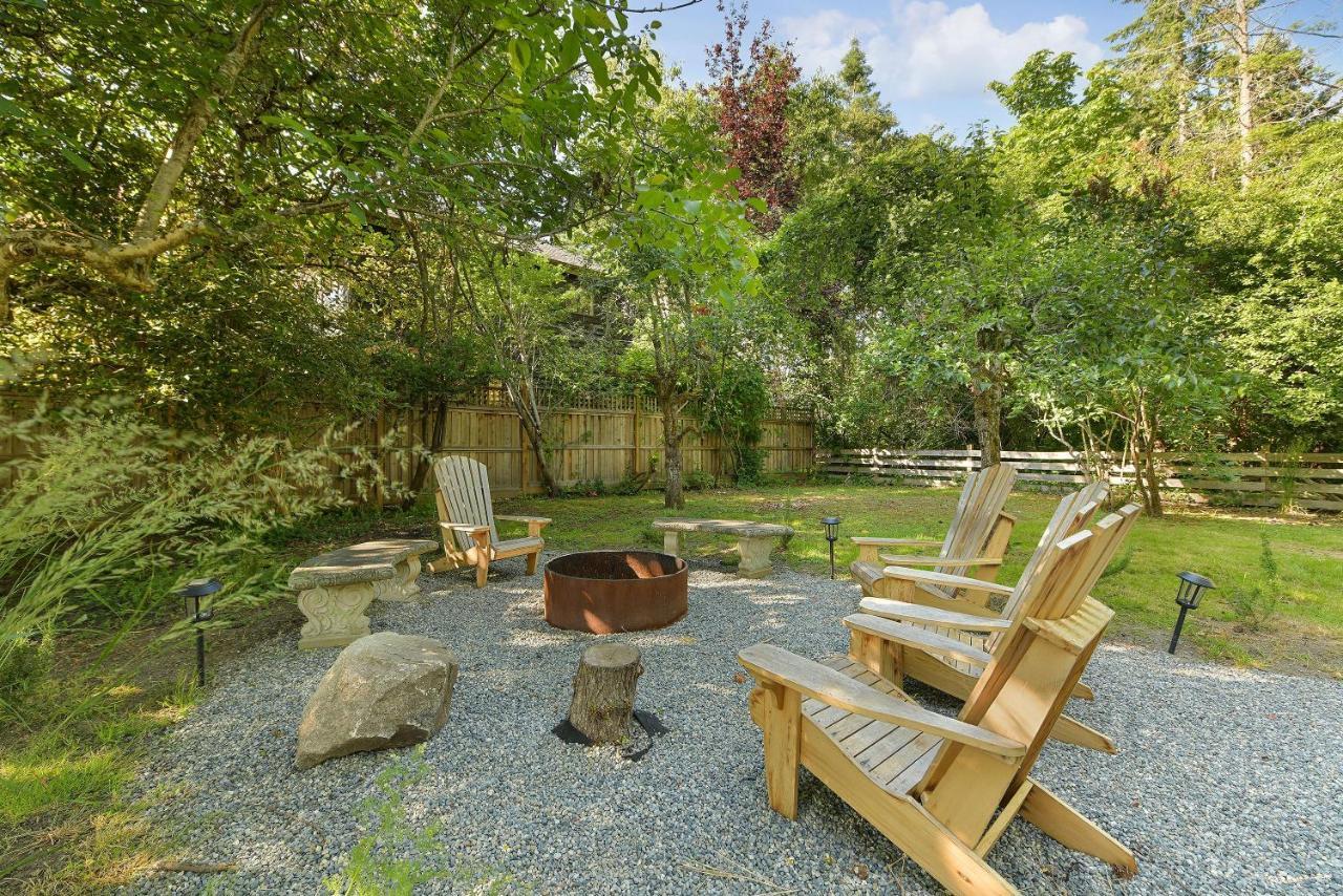 The Bayside Cottage North Saanich Exterior photo
