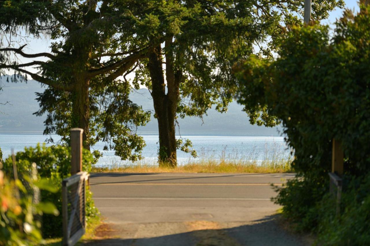 The Bayside Cottage North Saanich Exterior photo