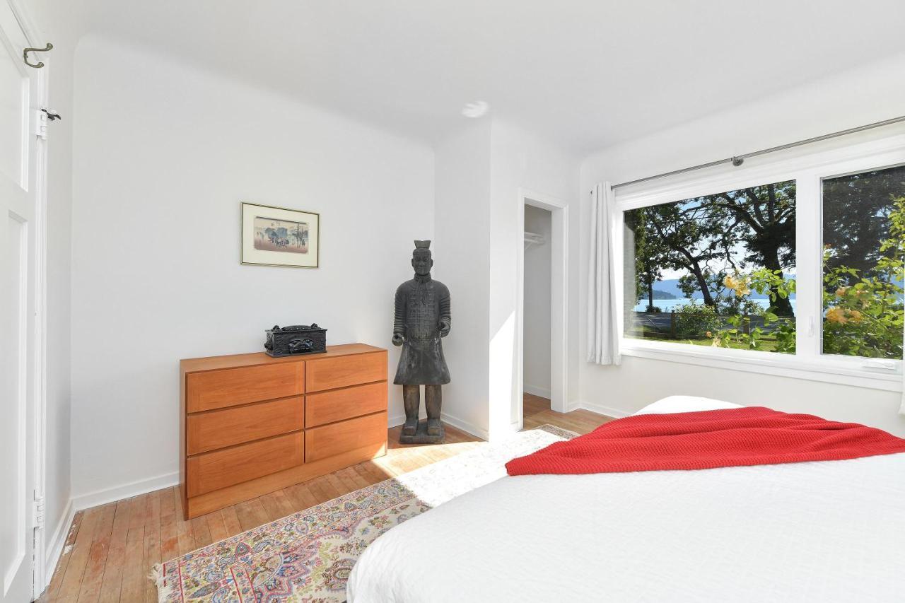 The Bayside Cottage North Saanich Exterior photo