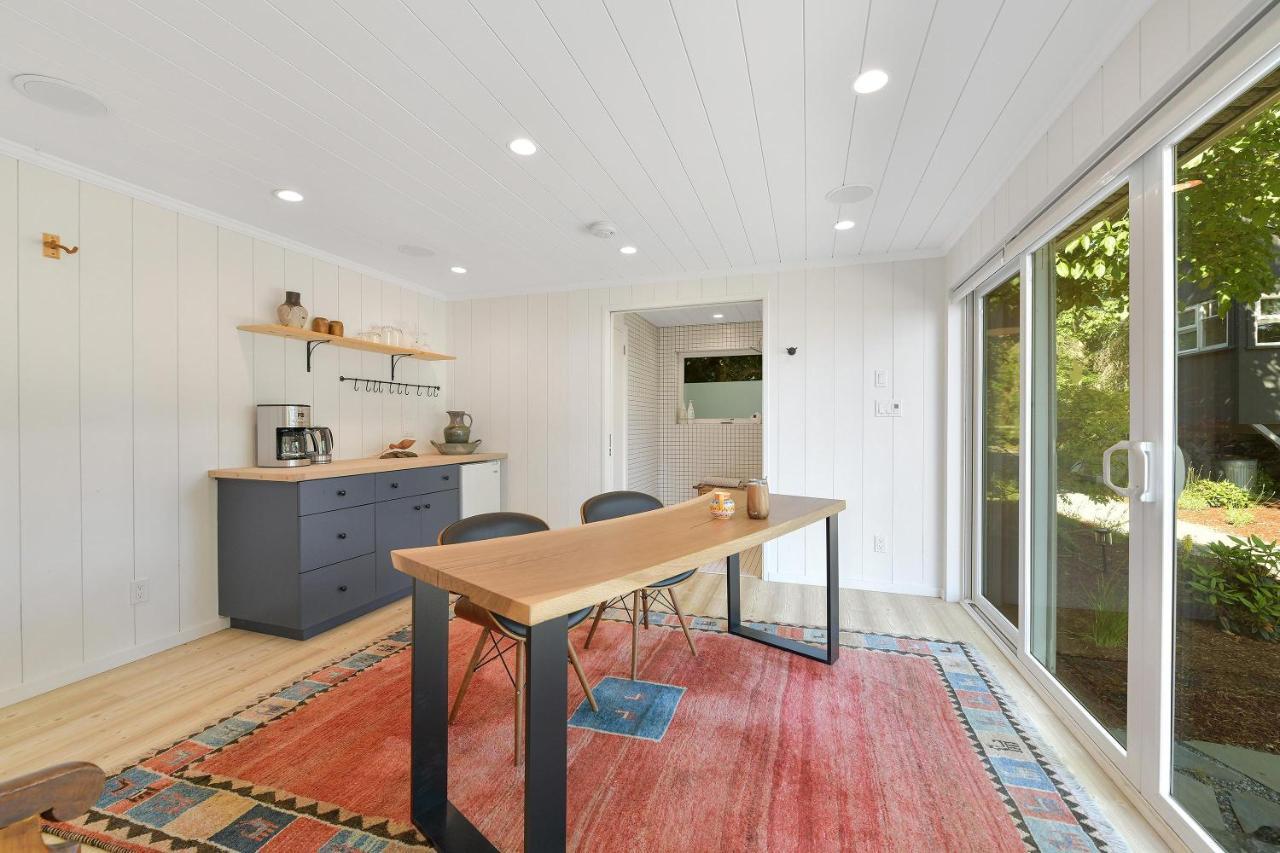The Bayside Cottage North Saanich Exterior photo