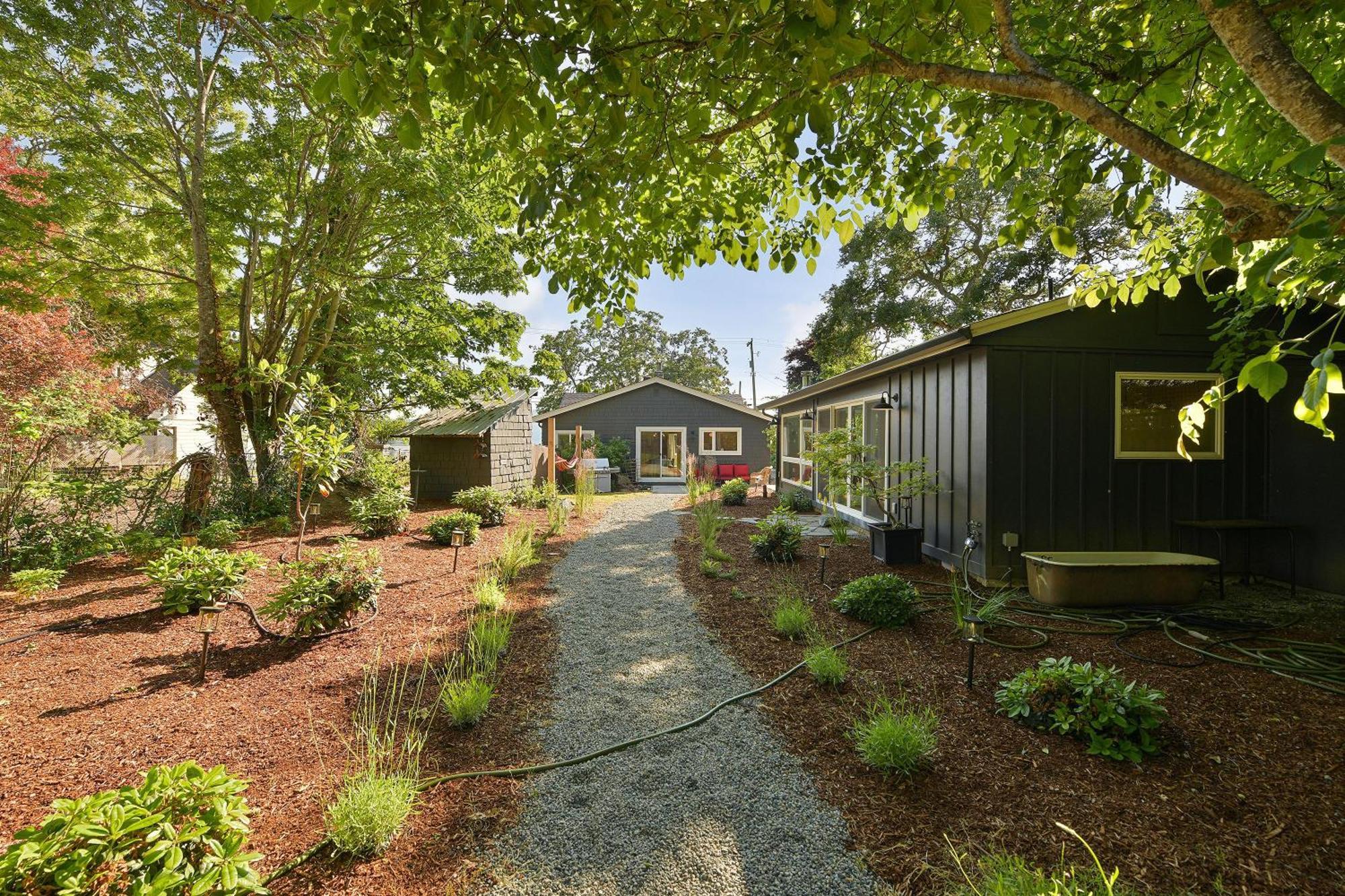 The Bayside Cottage North Saanich Exterior photo